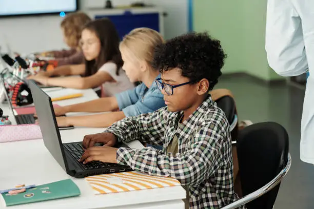 Tecnologia ERP e tax papers laptop reform tributaria brasil em Cuiabá e região - MAXDATA
